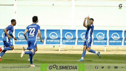 PAto celebrando el gol con el CF Benidorm