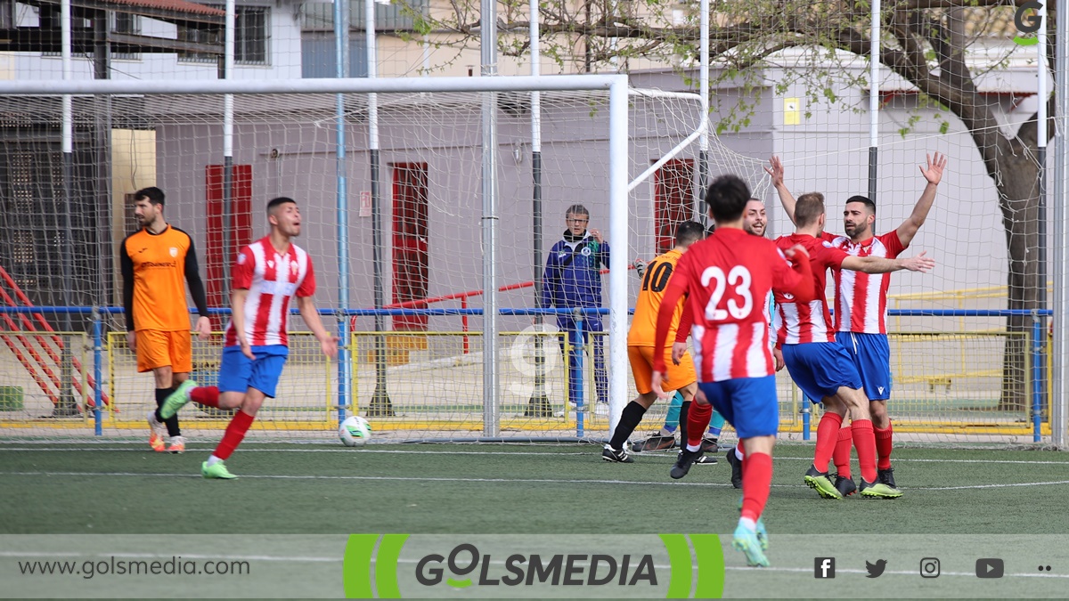 Mario celebrando el gol del UE L´Alcúdia