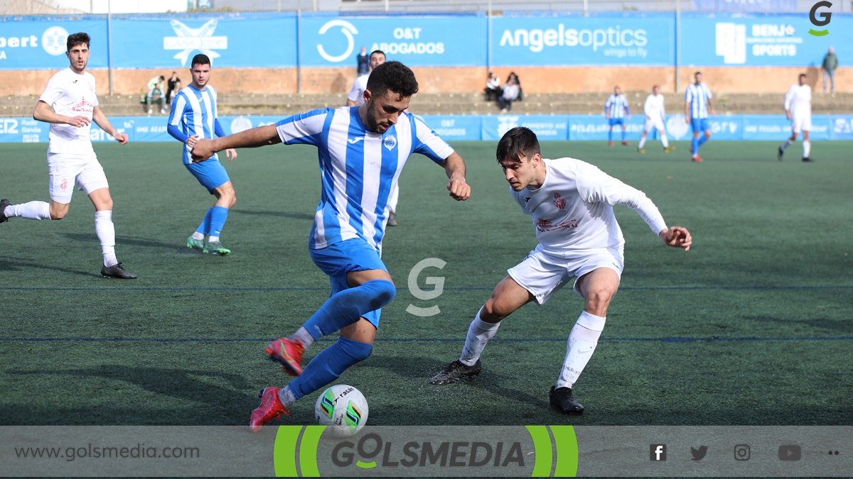 Jugador Gandia ante rival Sueca