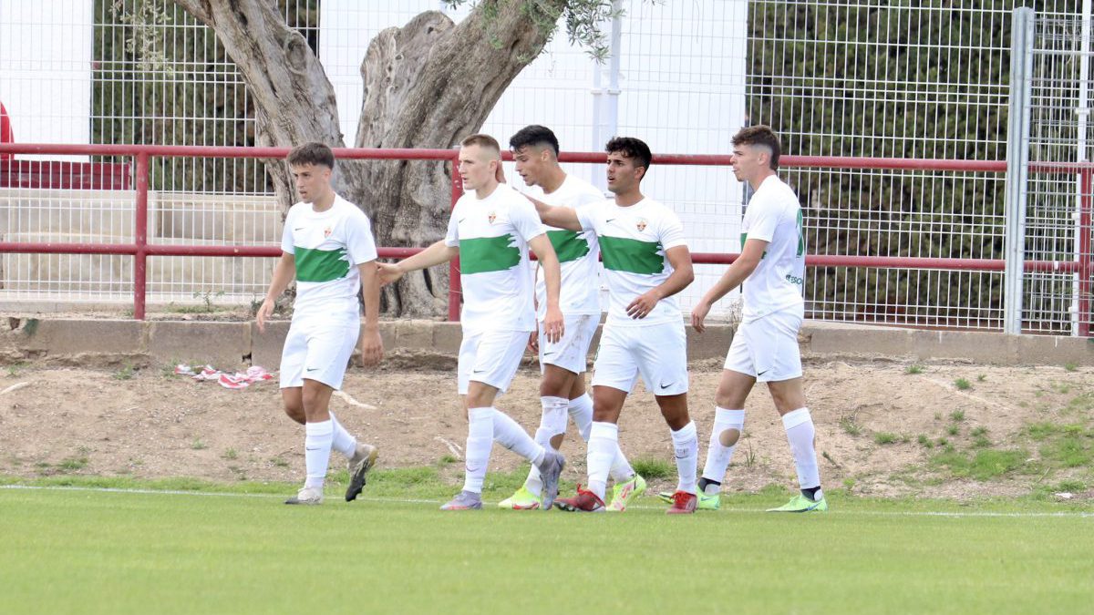 Los jugadores celebran un gol