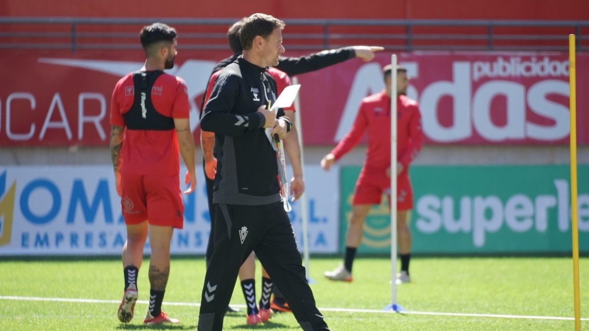 Mario Simón entrenamiento pre Águilas