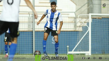 Pau Lapiedra durante un partido con el Hércules CF B