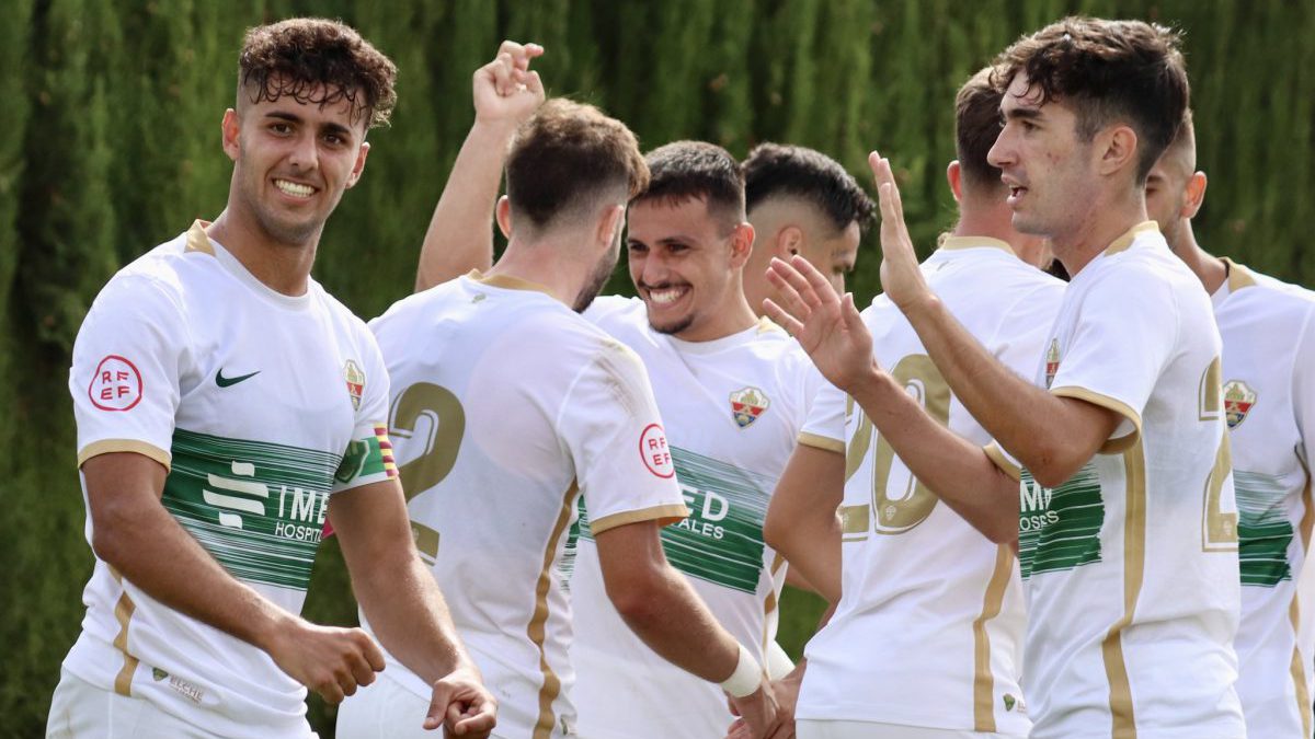 Los jugadores celebran un gol