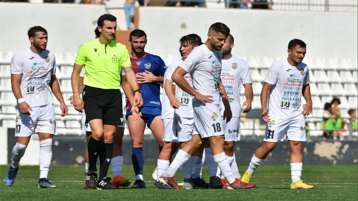 Partido entre el Penya Deportiva y UD Alzira.