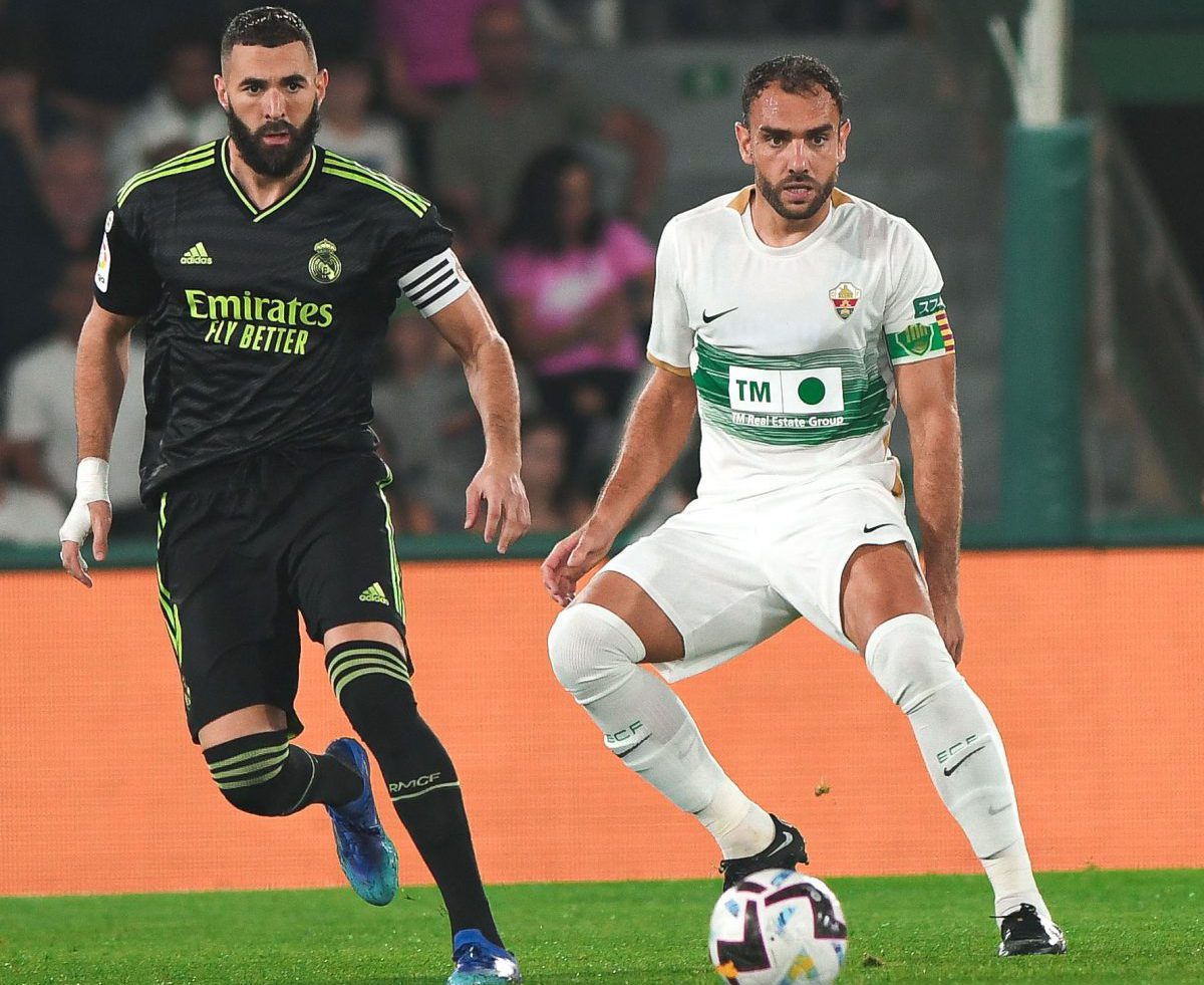 Verdú con balón junto a Benzema