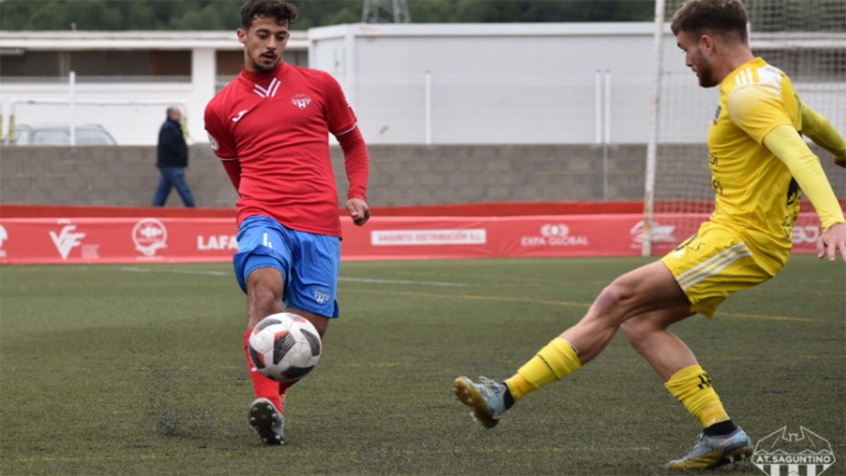 Jaiv Pérez, jugador del Atlético Saguntino. Foto: At. Saguntino.