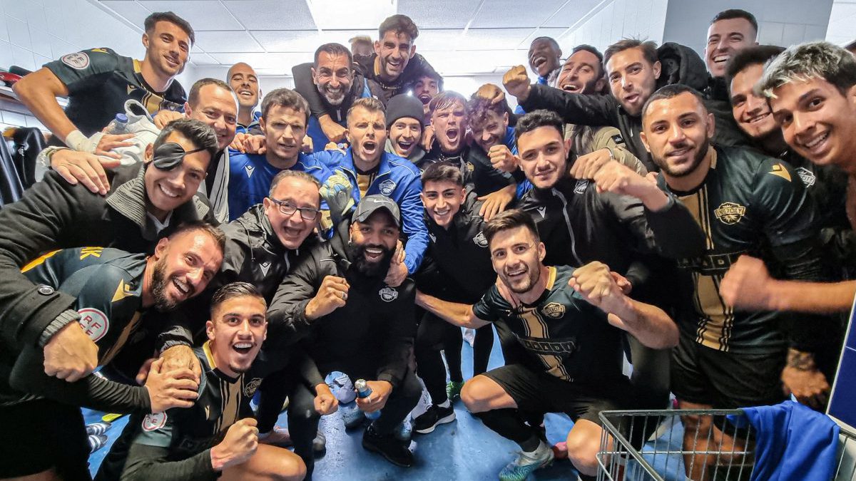 Los jugadores celebran la victoria