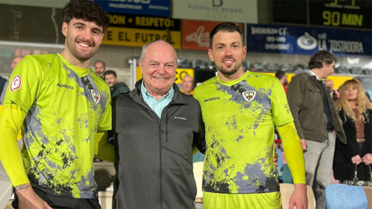 José Miguel Aizpuru, uno de los grandes porteros de la historia del Barakaldo que fue invitado al palco junto a sus familiares.