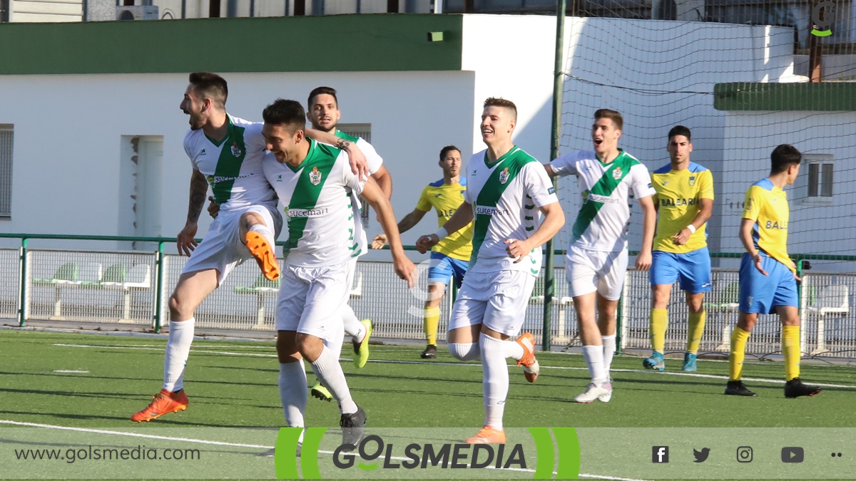 Jugadores Alberic celebrando gol