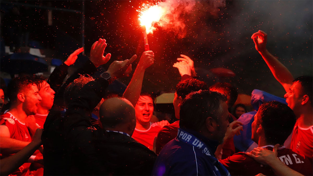 Aficionados del CD Covadonga celebrando el ascenso. Fot