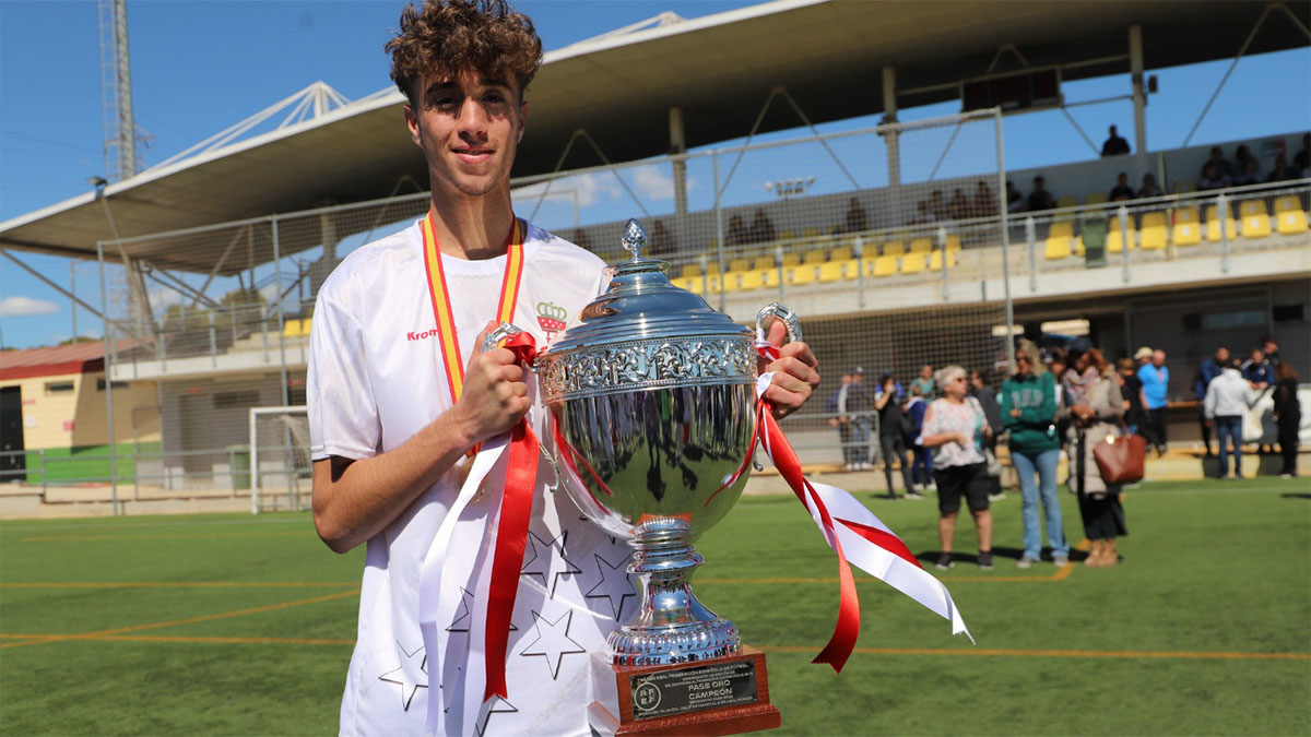 Ferran Seco, defensa valenciano Campeón de España CNSA Sub-16 con Madrid.