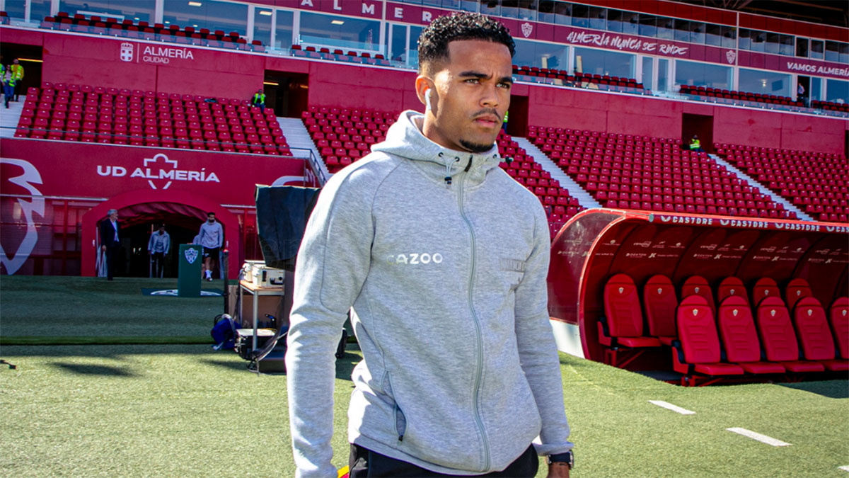 Kluivert antes del partido en Almeria. Foto: Valencia CF.