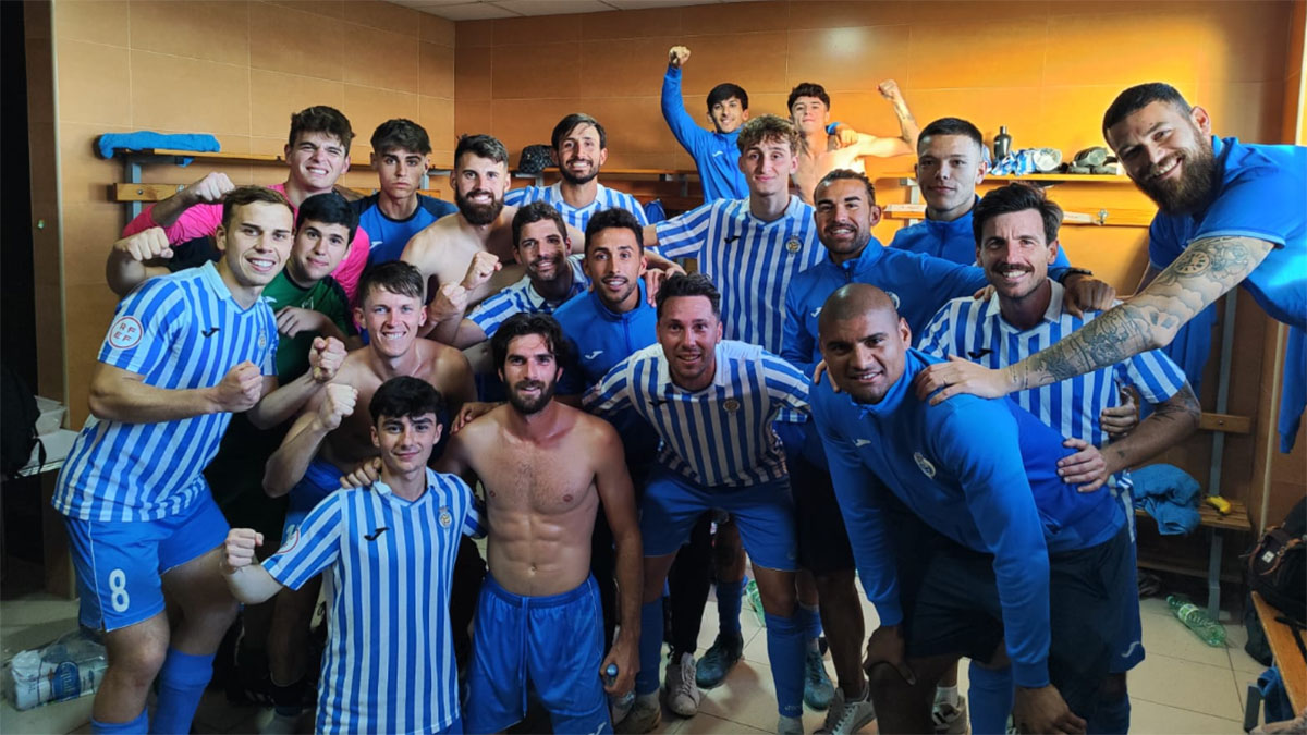 Los jugadores del CF Gandía celebrando su victoria ante el Roda.