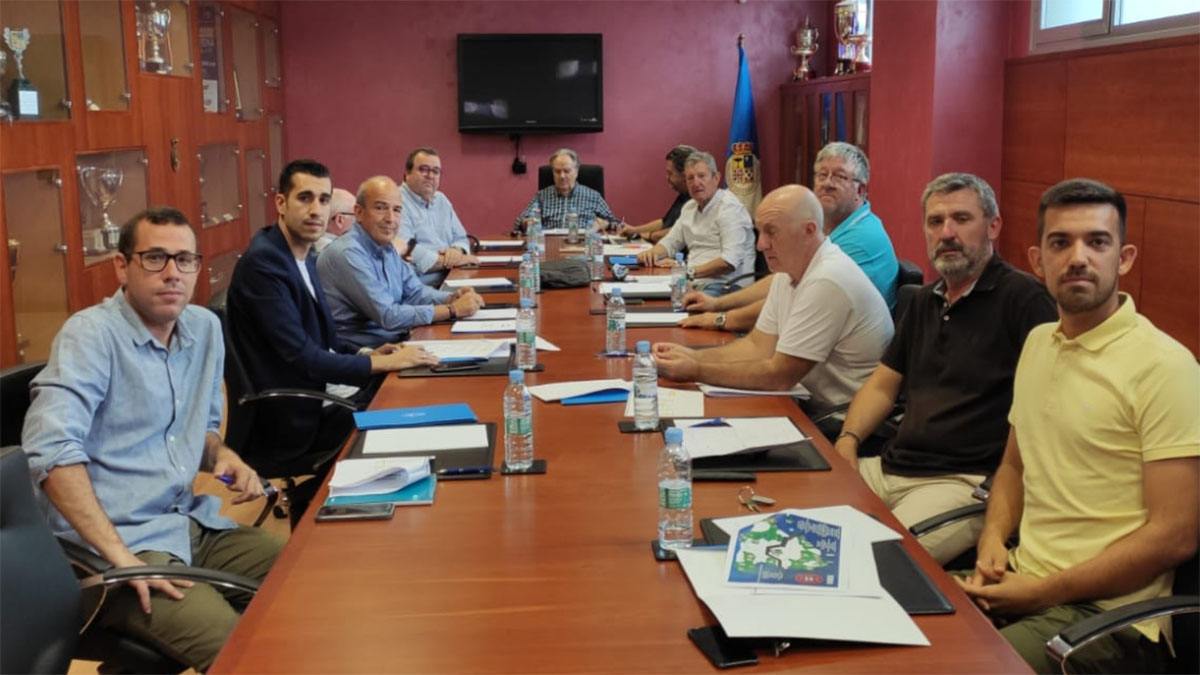 Reunión de los equipos aragoneses con la Federación Aragonesa.