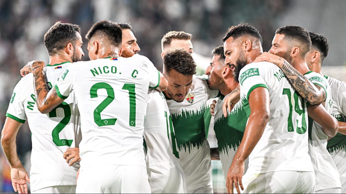 Los jugadores celebran un gol