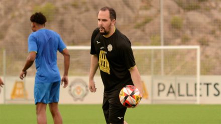 Ramón Llopis, entrenador del CD Soneja.