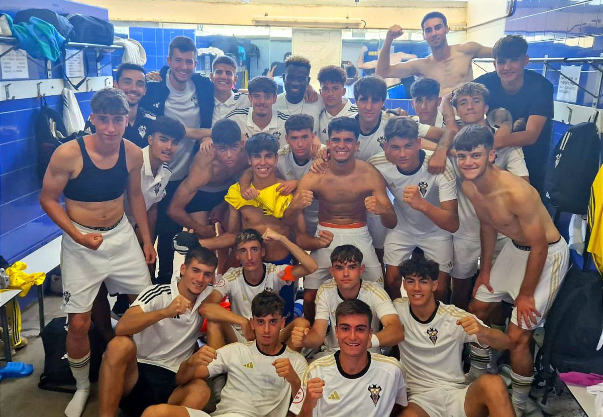 La plantilla del Albacete Balompié celebra el triunfo