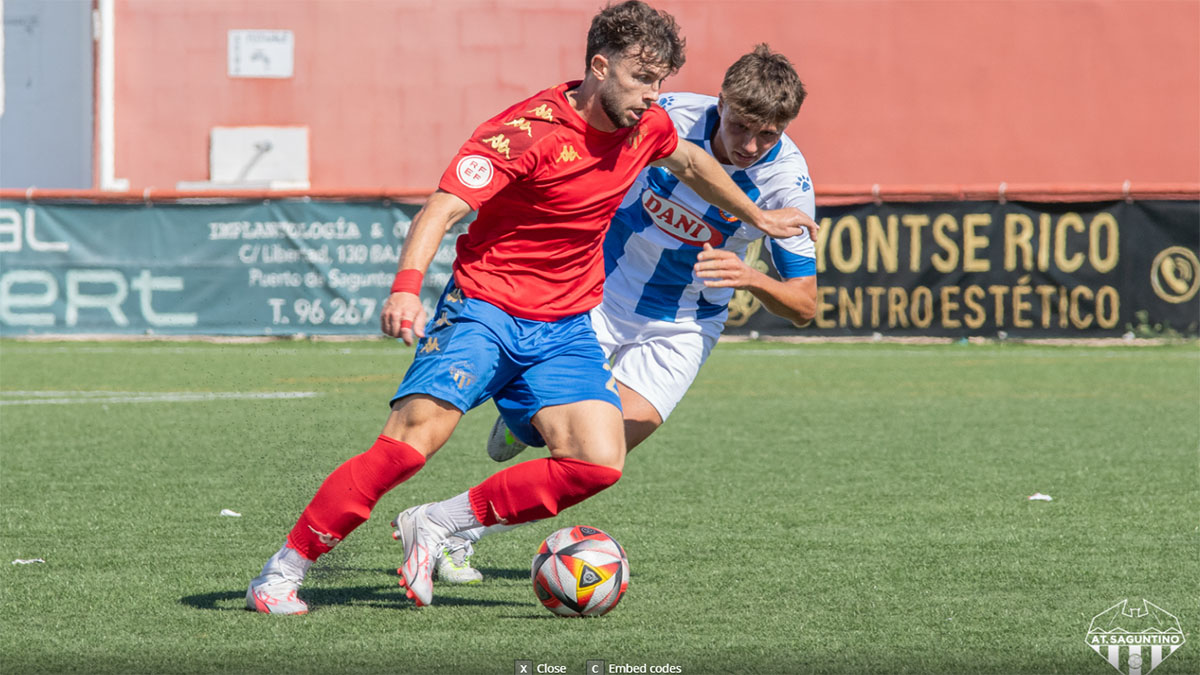 Carles Marco, jugador del Atlético Saguntino en un partido. Foto: Atlético Saguntino.