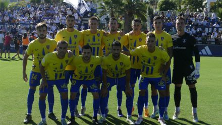 Adrián Revilla, jugador del Orihuela CF. Foto: Orihuela CF.