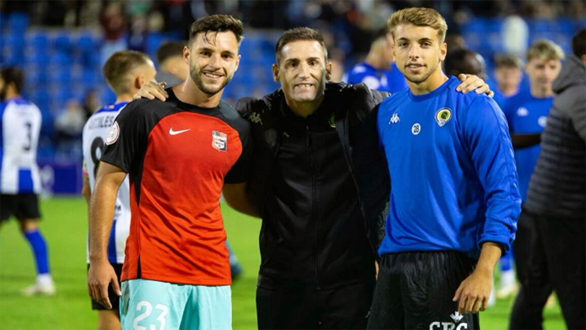 Kiko Caler (CF La Nucía) y Jorge Galvañ (Hércules CF)