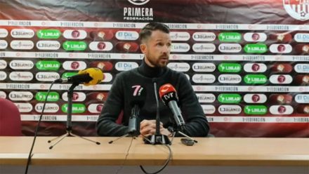 Andrés García entrenador de la SD Logroñés. Foto: SD Logroñés.