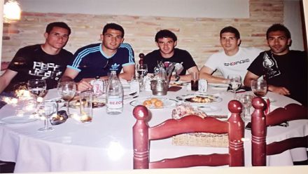 Rafa Wellington con José Callejón, Antonio Adán y Rafa Santacruz.