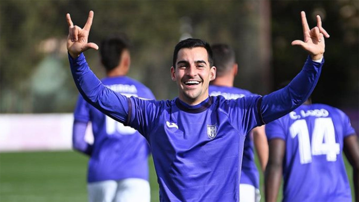 Héctor Juan celebrando un gol con el Athletic Club Torrellano. Foto: At. Club Torrellano.