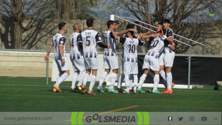 Los jugadores de la UD Castellonense celebrando un gol.