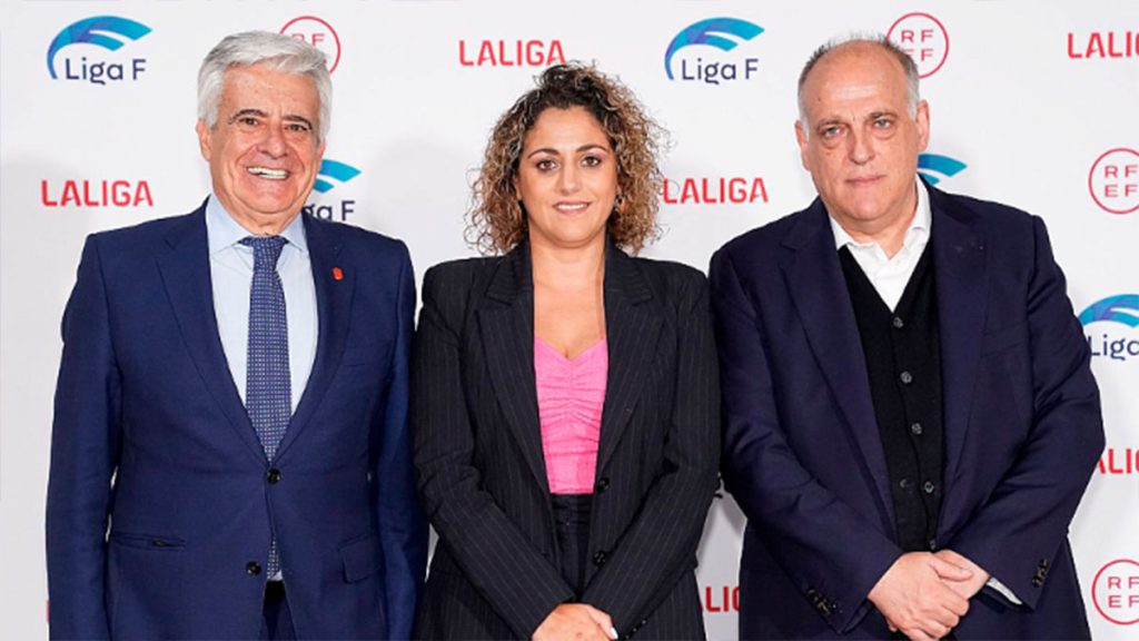 El presidente de la RFEF, Pedro Rocha; la presidenta de Liga F, Beatriz Álvarez, y el presidente de LALIGA, Javier Tebas. Foto: RFEF.