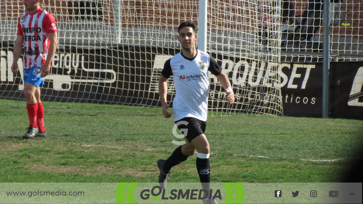 Borja Fernández, delantero de la UD Carcaixent.