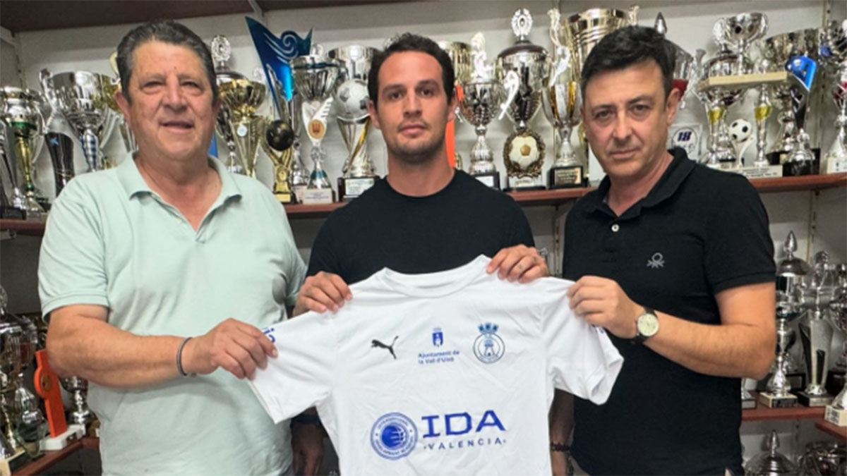 Cristian Galas presentado como nuevo jugador de la UD Vall de Uxó. 