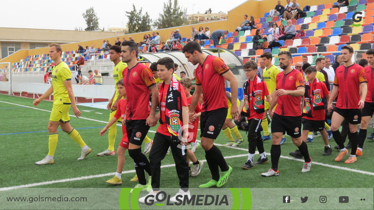 José Alberto Hernández "Axo", saliendo a un partido el Jove Español.