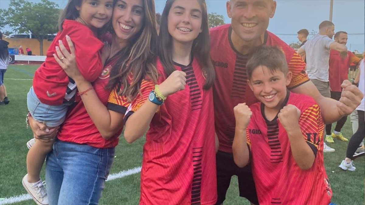 Luis Ortiz con su familia. Foto: FCJ Español. 