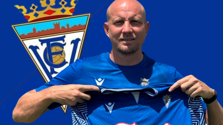 Frank Demouge, nuevo entrenador del Villena CF. Foto: club.