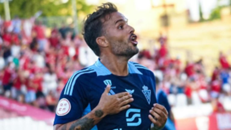 Pedro León celebrando un gol frente al Sevilla Atlético