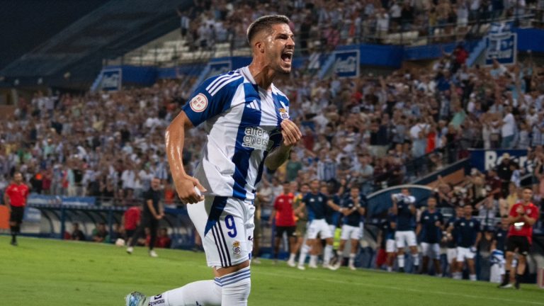 Caye Quintana celebrando su gol para el Recre. Foto: Recreativo de Huelva.