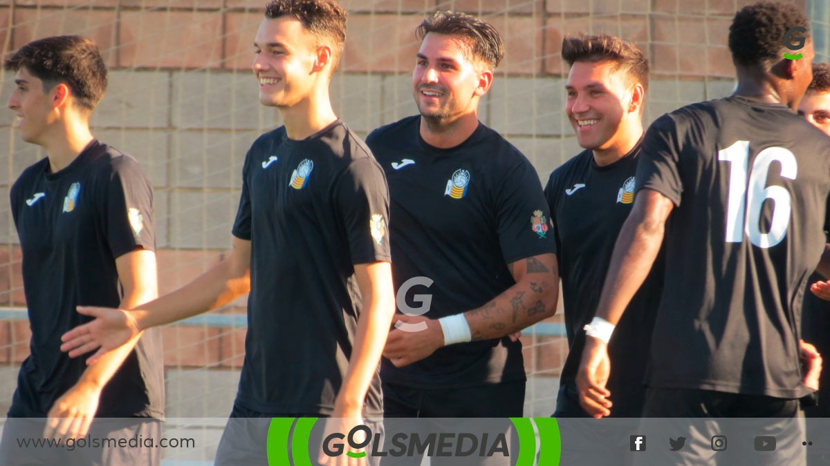 Eloy Cortés celebrando un gol con su equipo. 