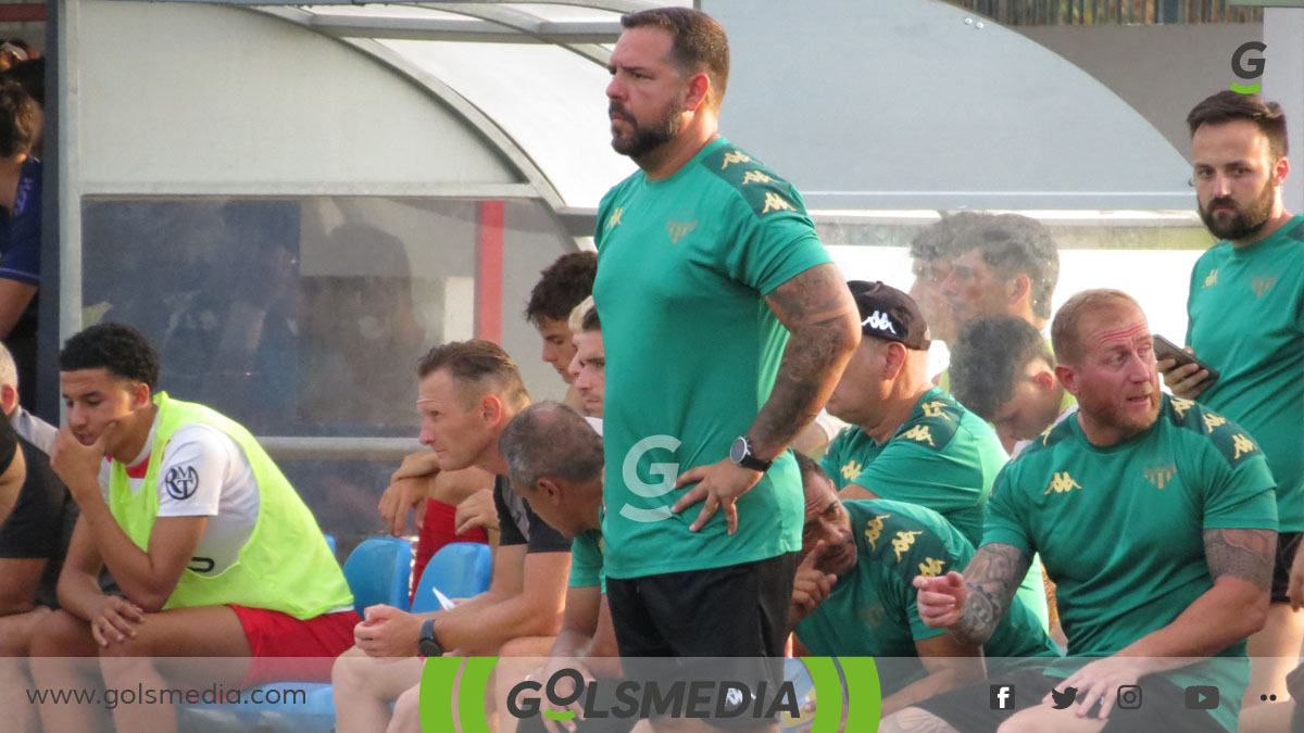 José Reyes, entrenador del Atlético Saguntino. 