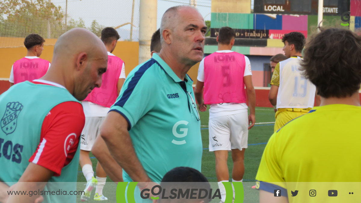 Josip Višnjić, entrenador del FCJ Español de San Vicente.