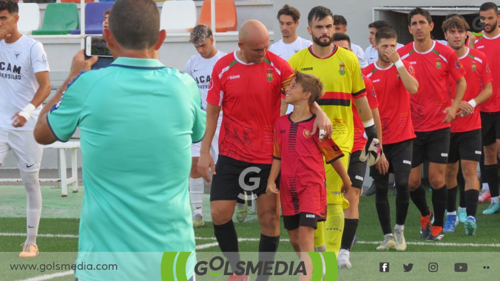 Luis Ortíz en su último partido con el Jove Español.