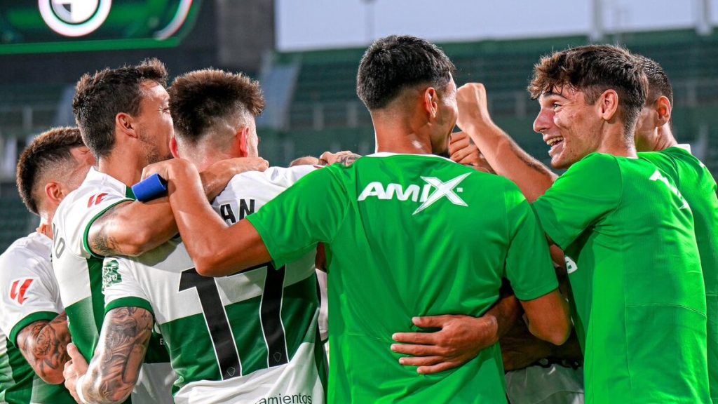 Los jugadores del Elche CF celebrando el gol. Foto: Elche CF.