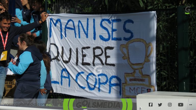 Pancarta de apoyo al Manises CF en la final de La Nostra Copa en L´Eliana.