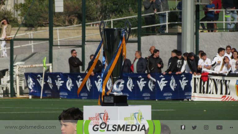 Trofeo de La Nostra Copa en la última final entre Manises y Buñol.