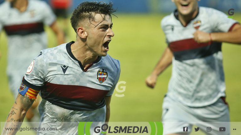 Hugo Redón celebrando el gol de la victoria en La Nucia. Foto: Raquel Cuartero.