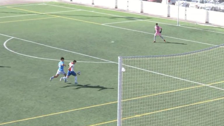 Josep en un gol del Benigànim CF. Foto: FFCV.