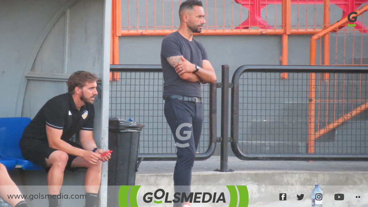 Adrián Ferrandis, entrenador de la UD Alzira en San Gregorio.