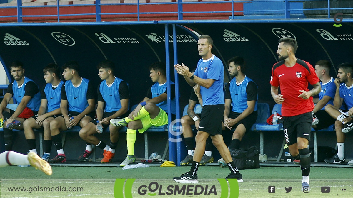 Berna Ballester, entrenador del CF La Nucía.