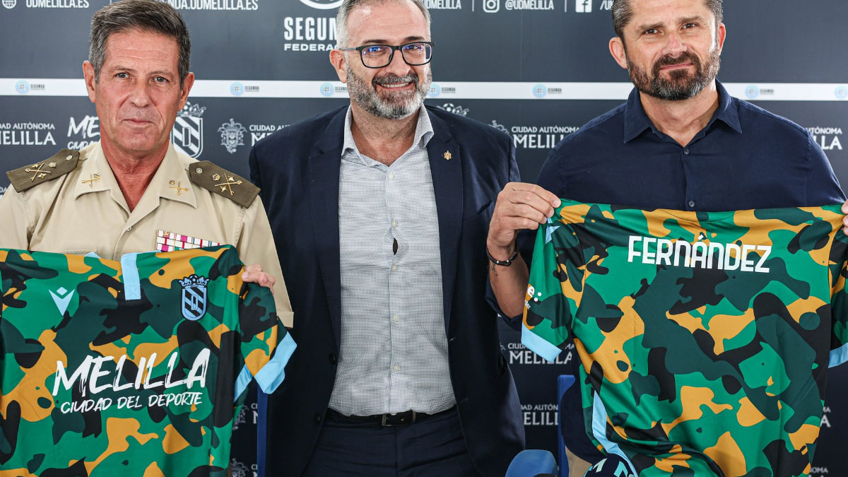 La camiseta de la UD Melilla dedicada a los militares. Foto: UD Melilla. 