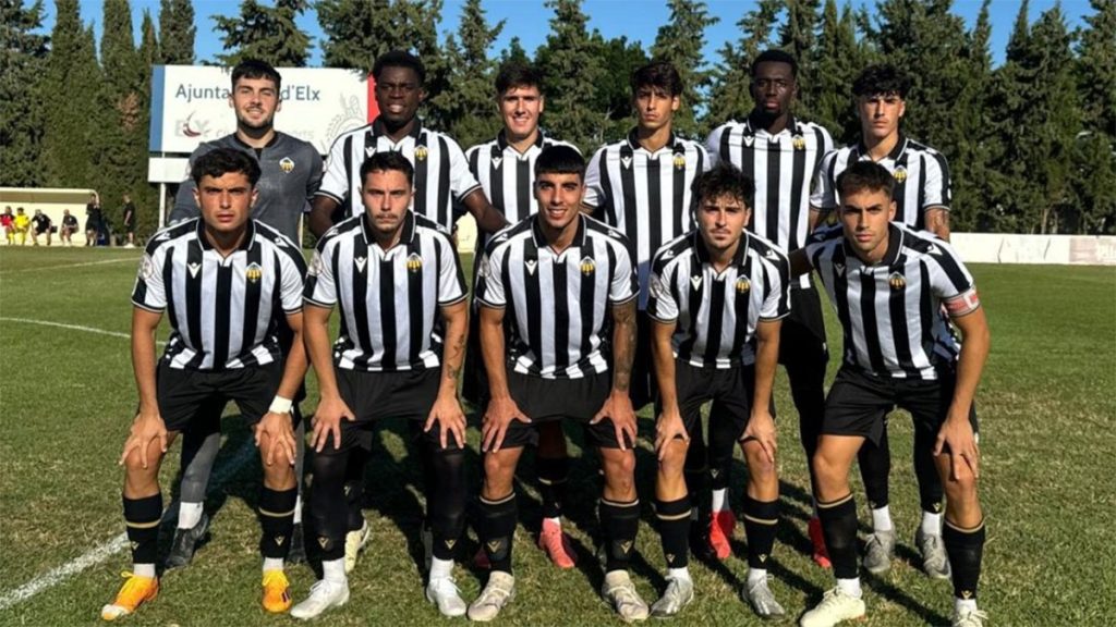 El once del CD Castellón B en Torrellano. Foto: Fundació Albinegra.