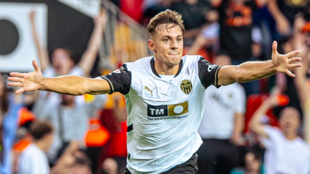 Dani Gómez celebrando su primer gol en Mestalla. Foto: Valencia CF.